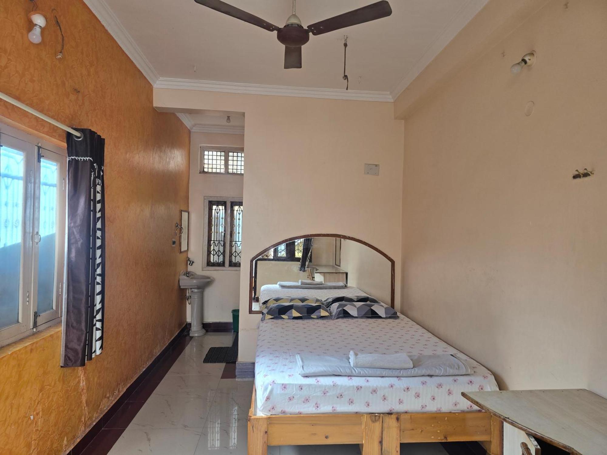 Lakshmi Heritage Tourist Home Хампи Екстериор снимка