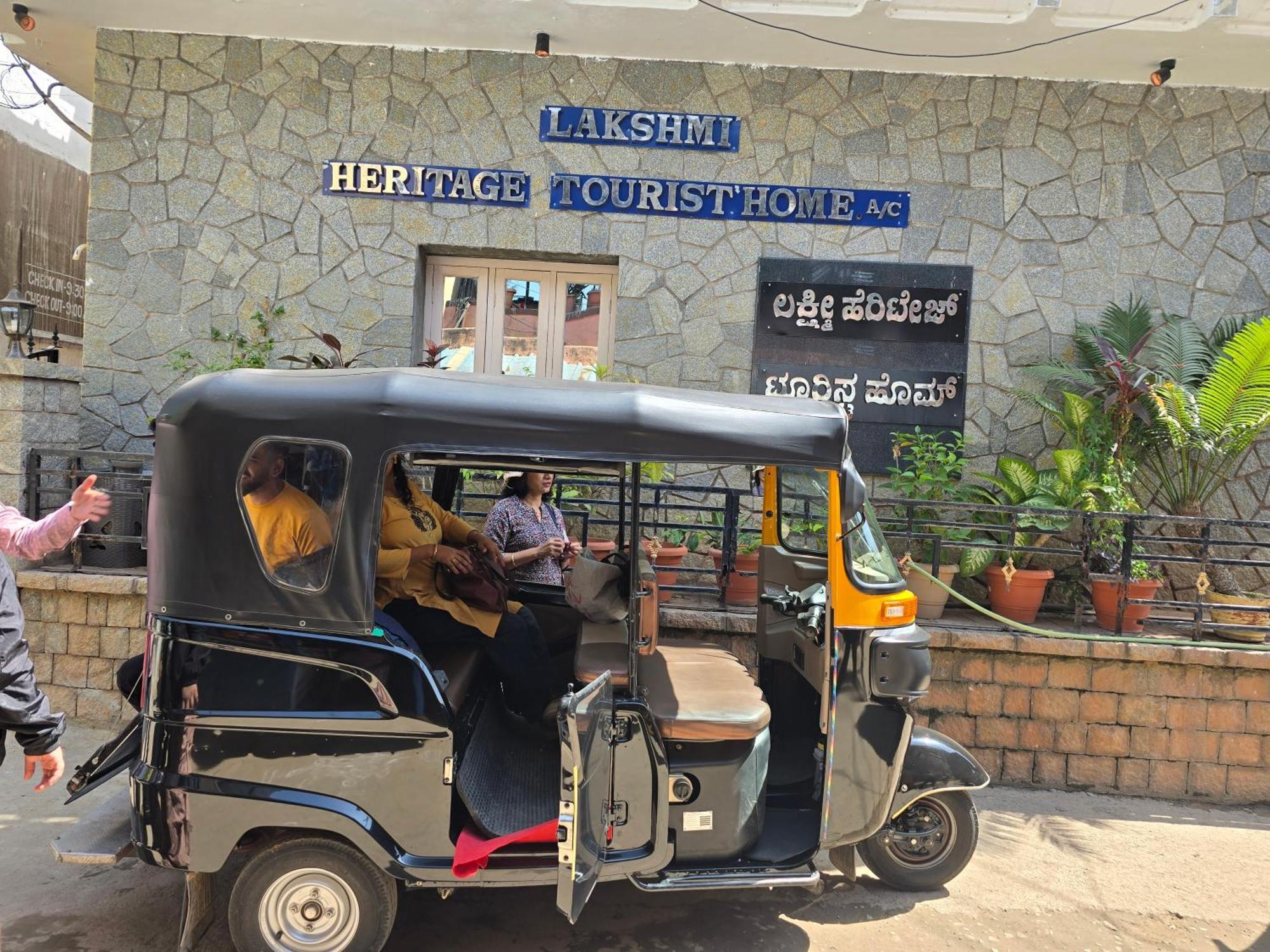 Lakshmi Heritage Tourist Home Хампи Екстериор снимка