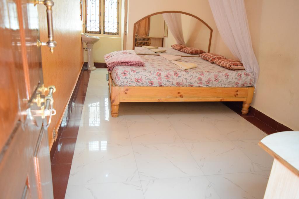 Lakshmi Heritage Tourist Home Хампи Екстериор снимка